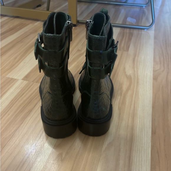 Vince Camuto Fawdry Croc Moto Boots in Deep Green Size 7 New - Picture 6 of 7